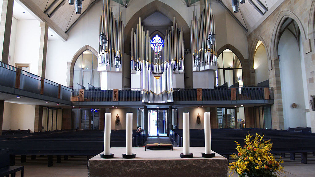 Blick vom Altar der Stiftskirche in Stuttgart
